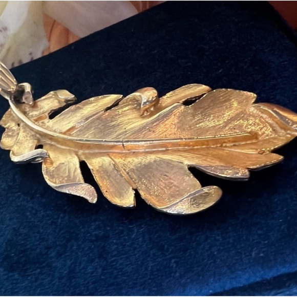 Vintage Large Feather Pendant with Unique Texture 3-D Pendant for Necklace - Picture 8 of 12